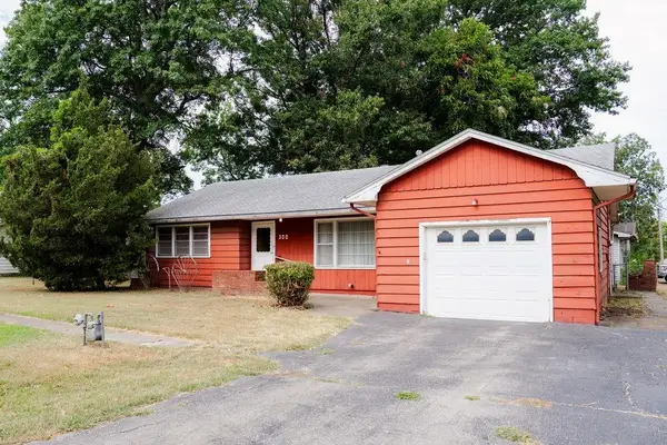 300 Huston Avenue, Altamont, KS 67330