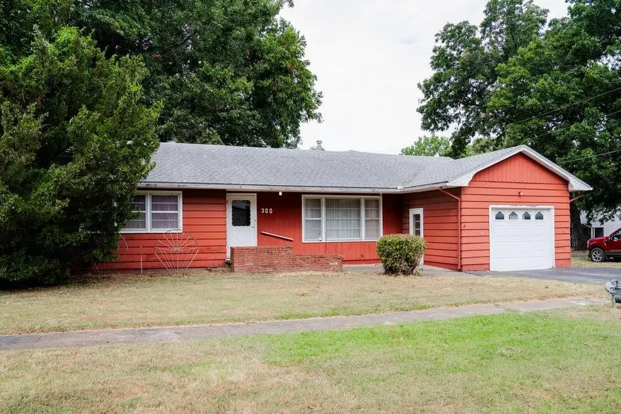 300 Huston Avenue, Altamont, KS 67330 - #2