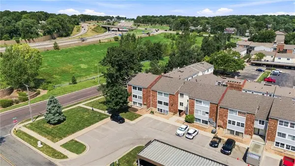 10240 W 96th Terrace #B, Overland Park, KS 66212