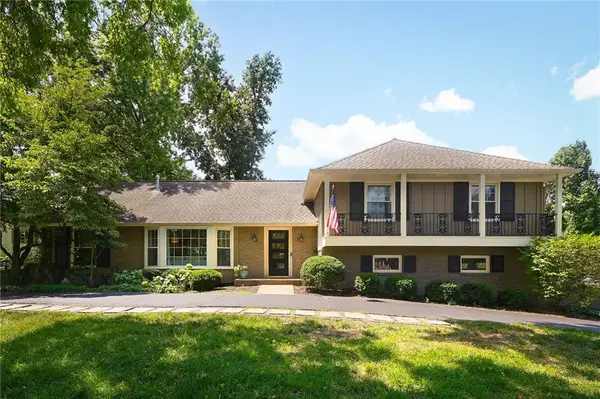 9700 Wenonga Lane, Leawood, KS 66206