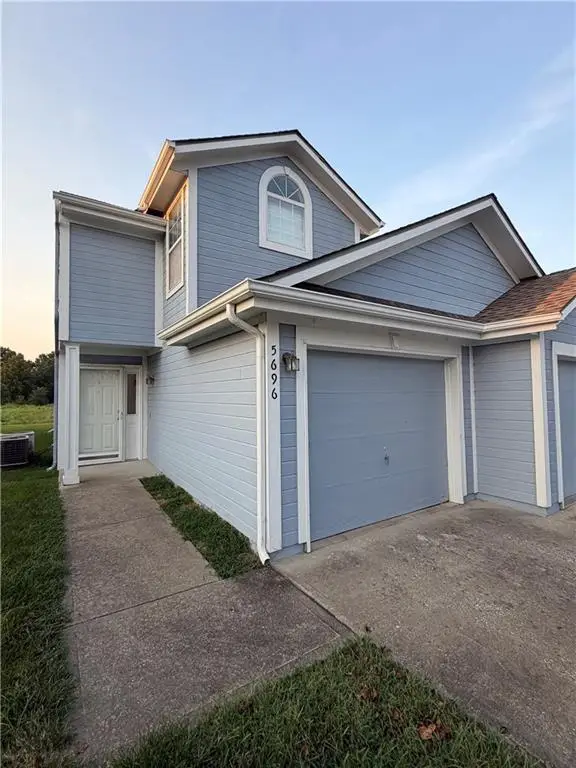 5696 NW Plantation Lane #174 A, Lee's Summit, MO 64064