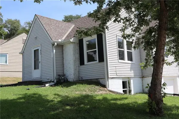 403 NE 41st Street, Kansas City, MO 64116