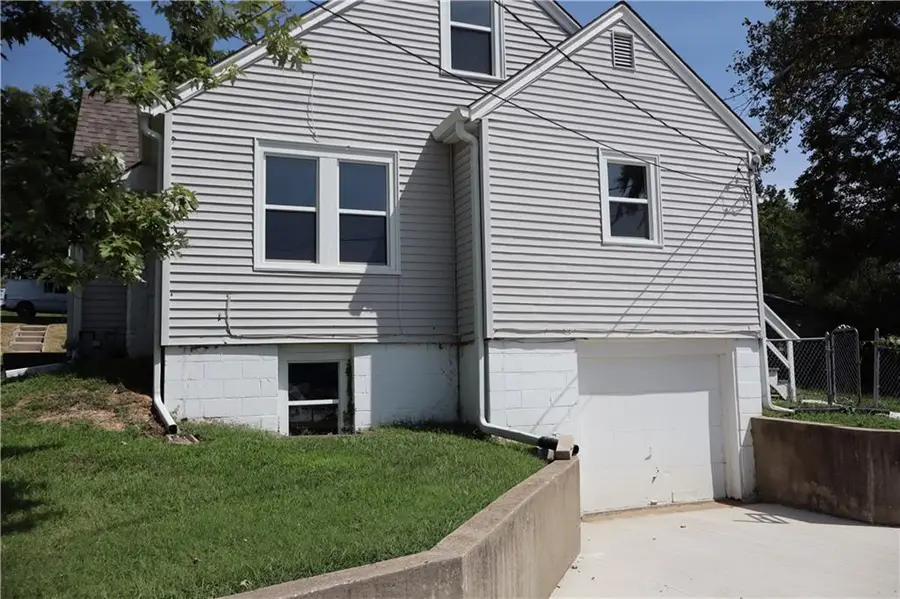 403 NE 41st Street, Kansas City, MO 64116 - #2