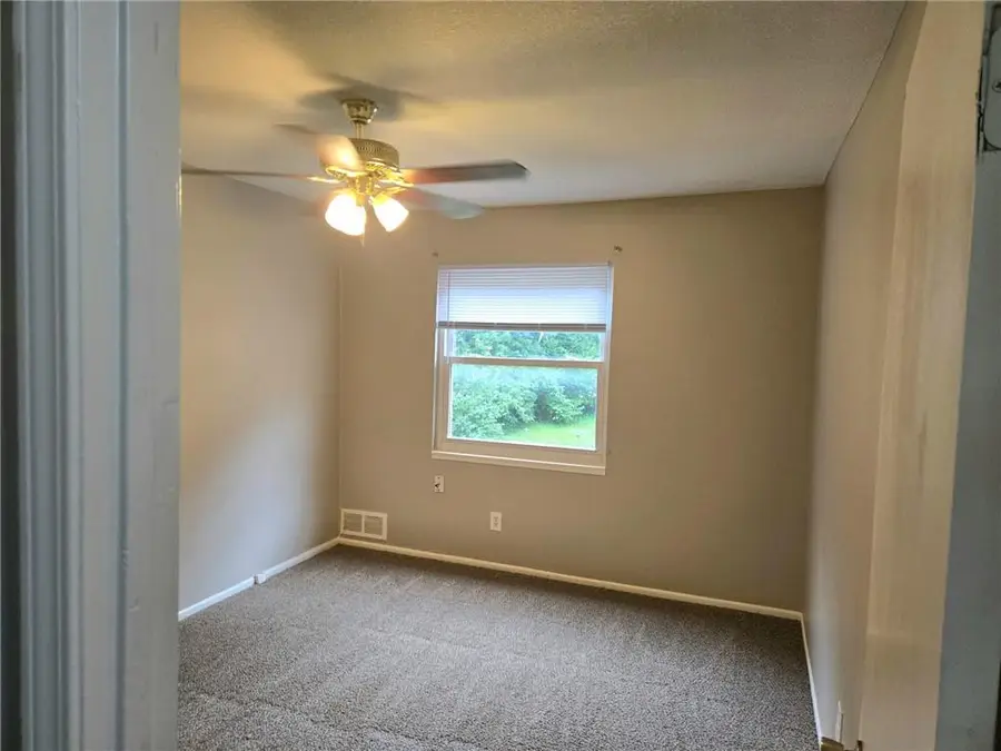 11527 Richmond Avenue, Kansas City, MO 64134 - #2