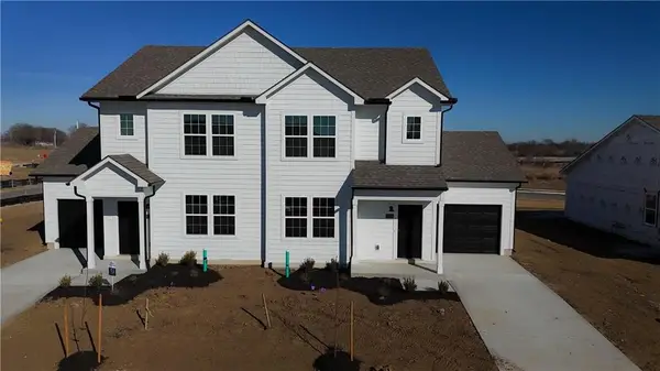 12413 S Acacia Drive, Lee's Summit, MO 64086