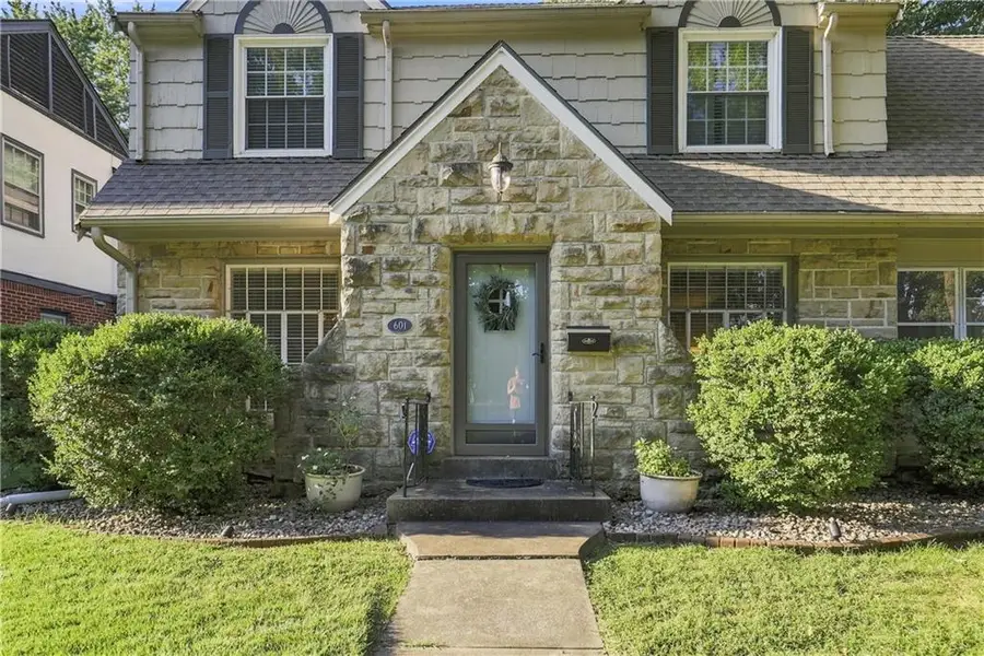 601 E 74th Street, Kansas City, MO 64131 - #3