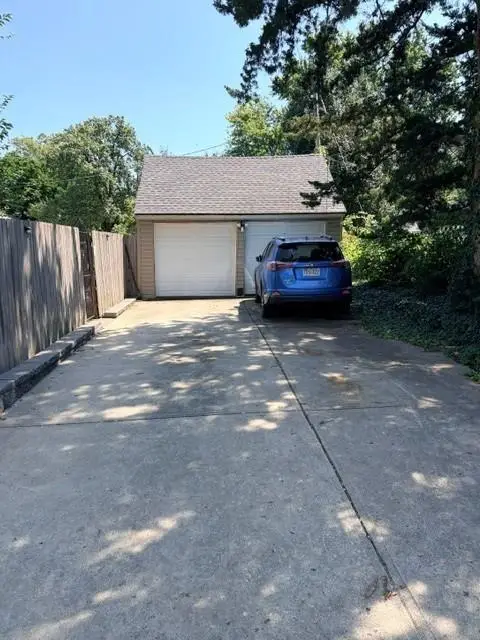 601 E 69 Street, Kansas City, MO 64131 - #2