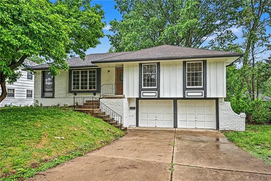 6111 E 108th Terrace, Kansas City, MO 64134 - #2