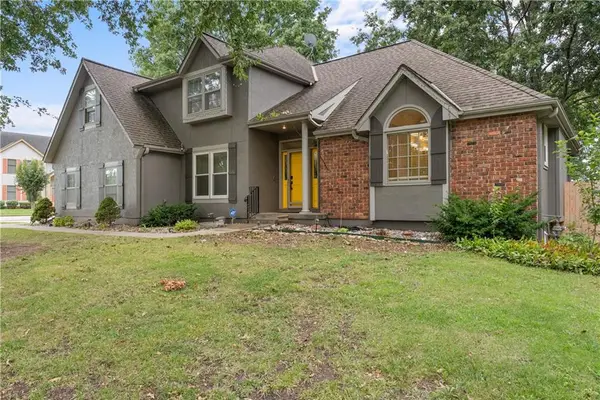 1028 SE Bordner Drive, Lee's Summit, MO 64081