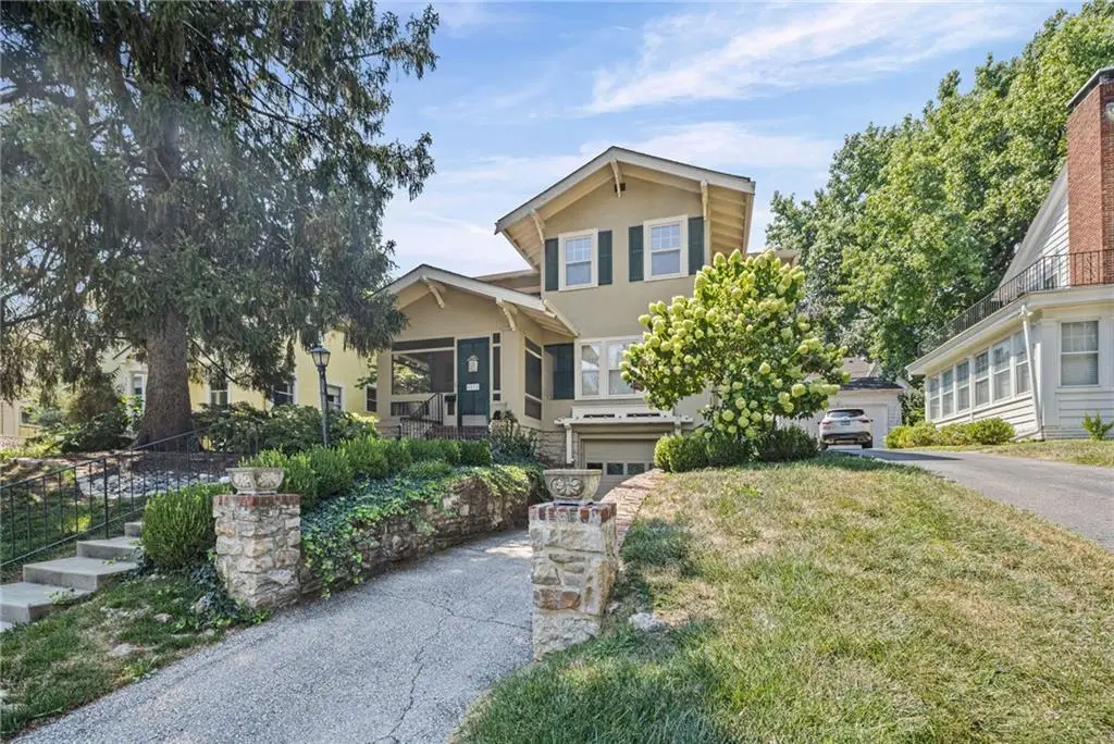 5532 Central Street, Kansas City, MO 64113 - #1