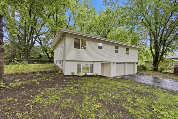 1833 N 75th Drive, Kansas City, KS 66112