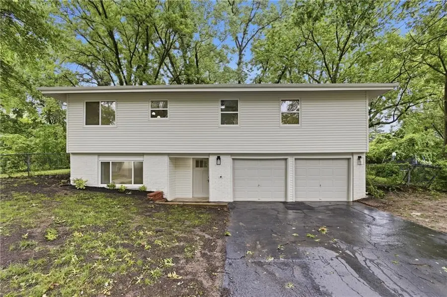 1833 N 75th Drive, Kansas City, KS 66112 - #2