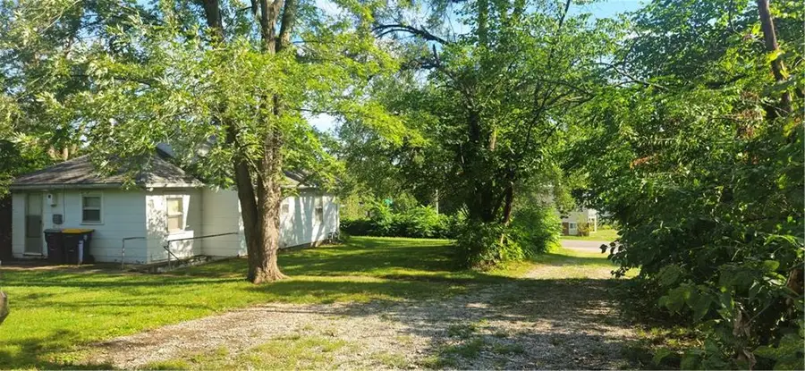 3026 NE 37th Terrace, Kansas City, MO 64117 - #3