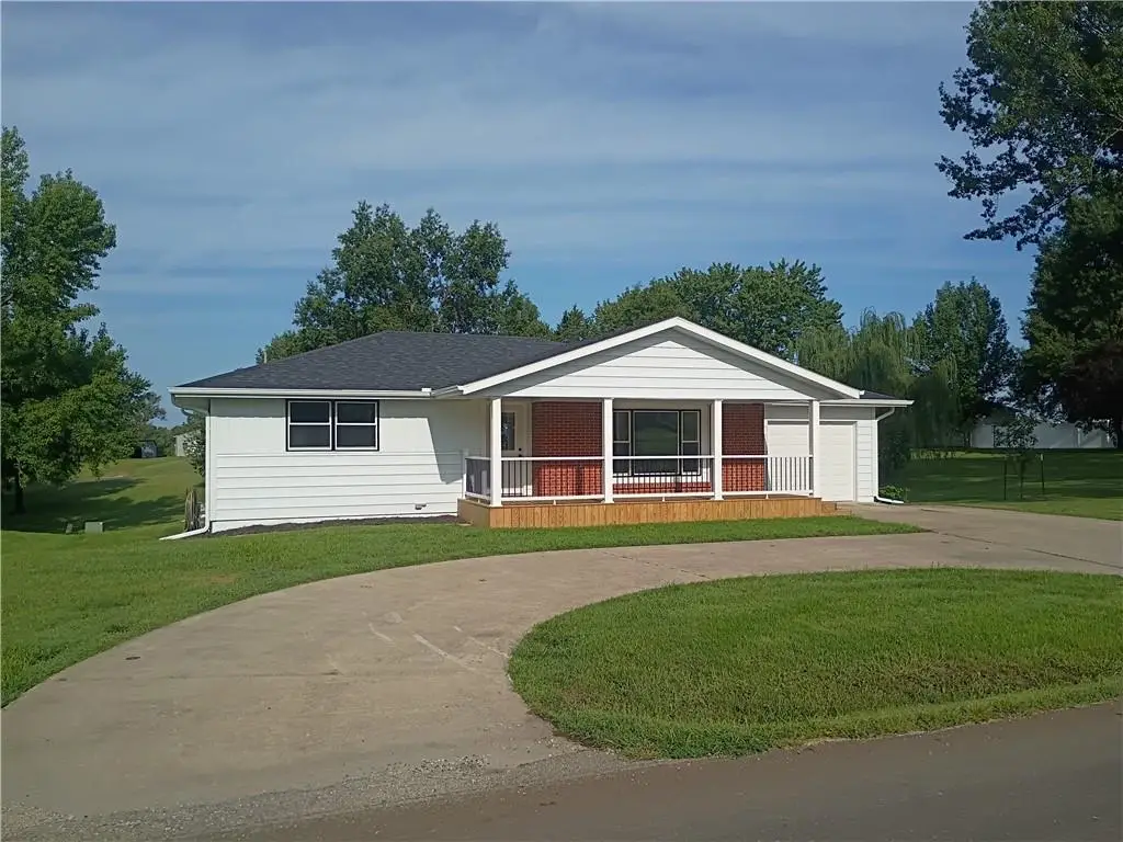 1013 N Alanthus Avenue, Stanberry, MO 64489 - #1