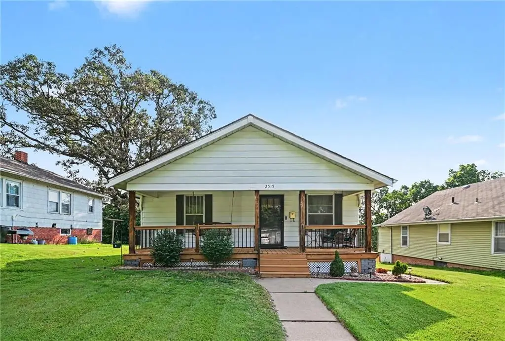 2515 N 4th Street, Saint Joseph, MO 64505 - #1