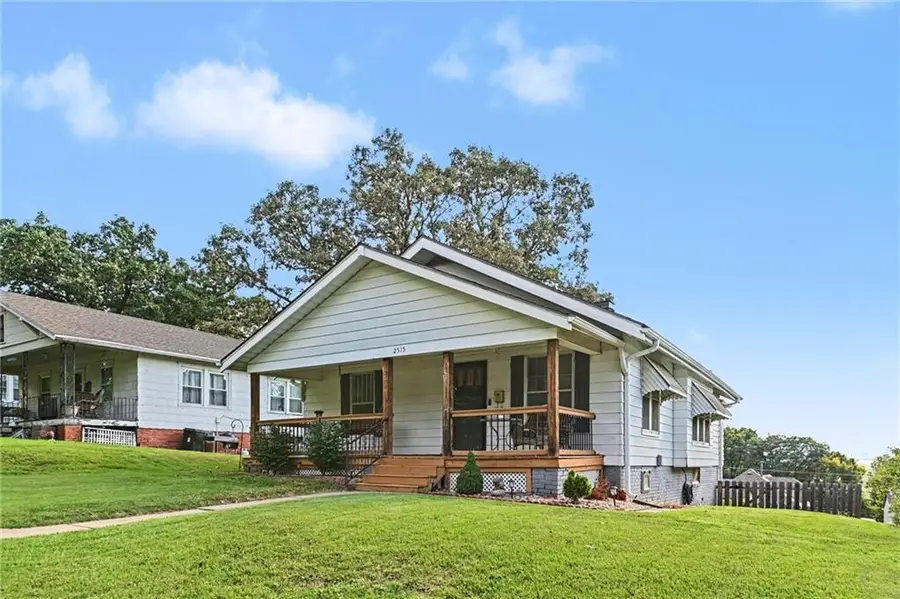 2515 N 4th Street, Saint Joseph, MO 64505 - #2