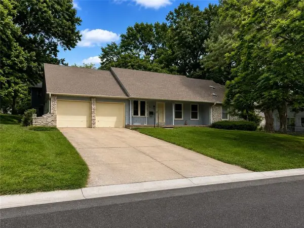 8606 W 88th Street, Overland Park, KS 66212