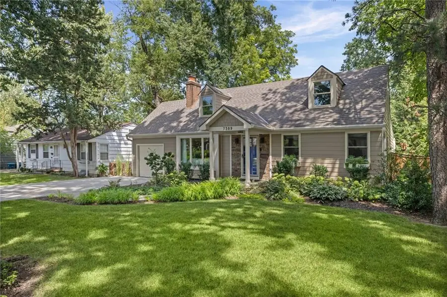 7309 Canterbury Street, Prairie Village, KS 66208 - #2