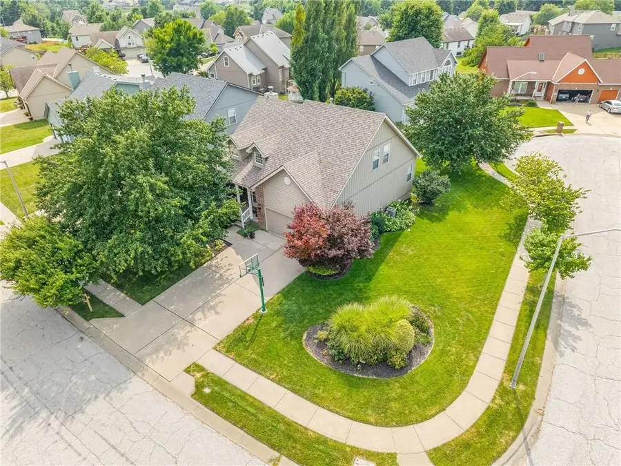 10912 N Wallace Avenue, Kansas City, MO 64157 - #2
