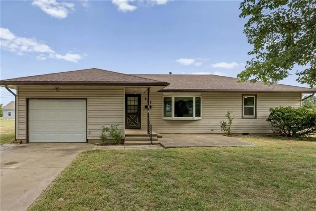 321 Kaw Avenue, Garnett, KS 66032 - #1