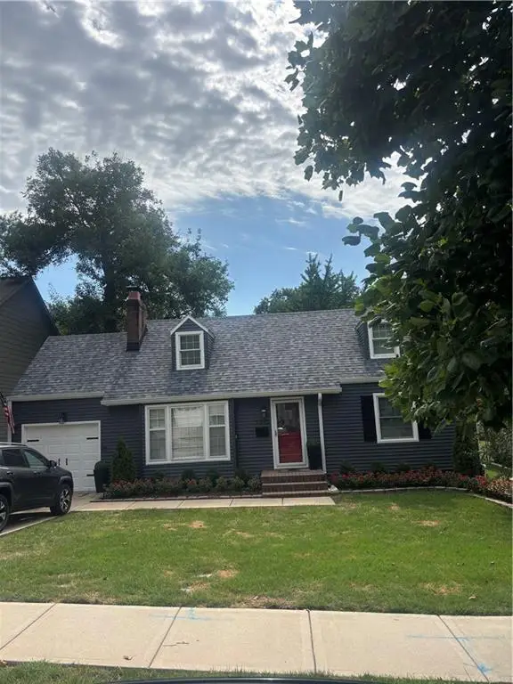 7332 Cherokee Drive, Prairie Village, KS 66208 - #1