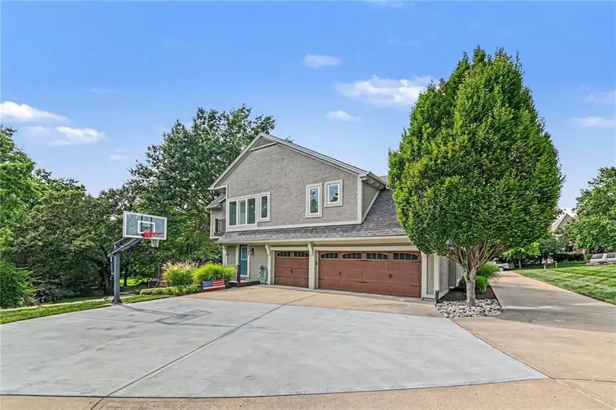 3901 W 121st Terrace, Leawood, KS 66209 - #3