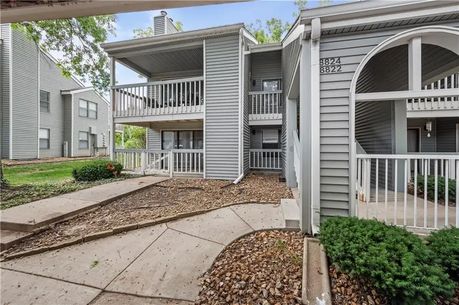 8824 W 106th Terrace, Overland Park, KS 66212 - #2