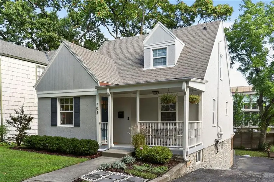 704 E 63rd Terrace, Kansas City, MO 64113 - #2