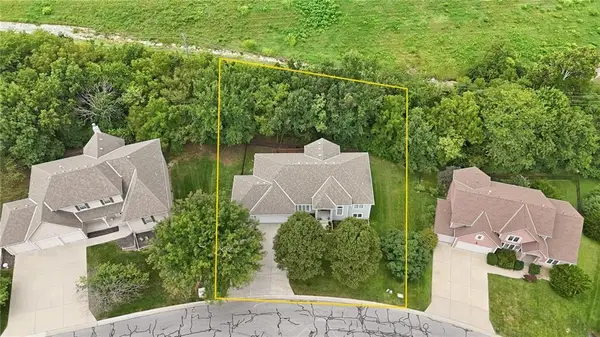 7650 Forest Park Drive, Shawnee, KS 66217