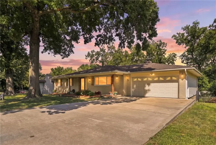 743 Linda Lane, Bonner Springs, KS 66012 - #3