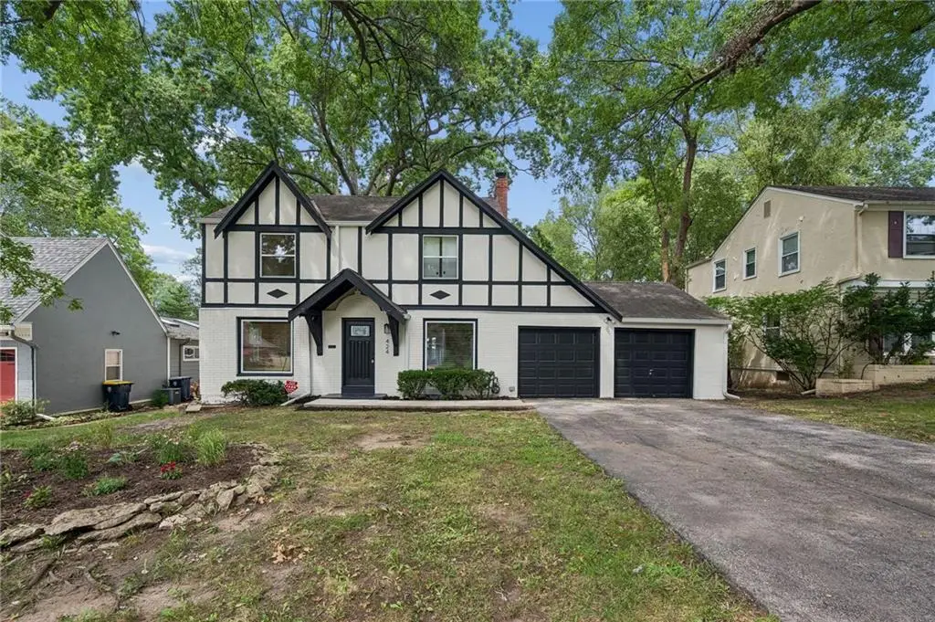 424 E 79th Terrace, Kansas City, MO 64131 - #1
