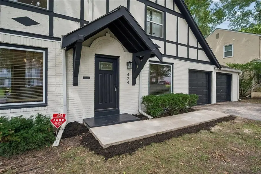 424 E 79th Terrace, Kansas City, MO 64131 - #2