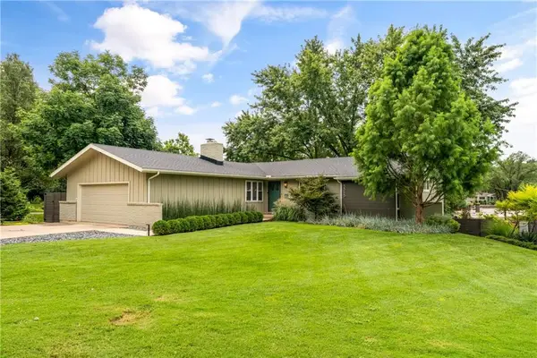 3315 W 98th Street, Overland Park, KS 66206