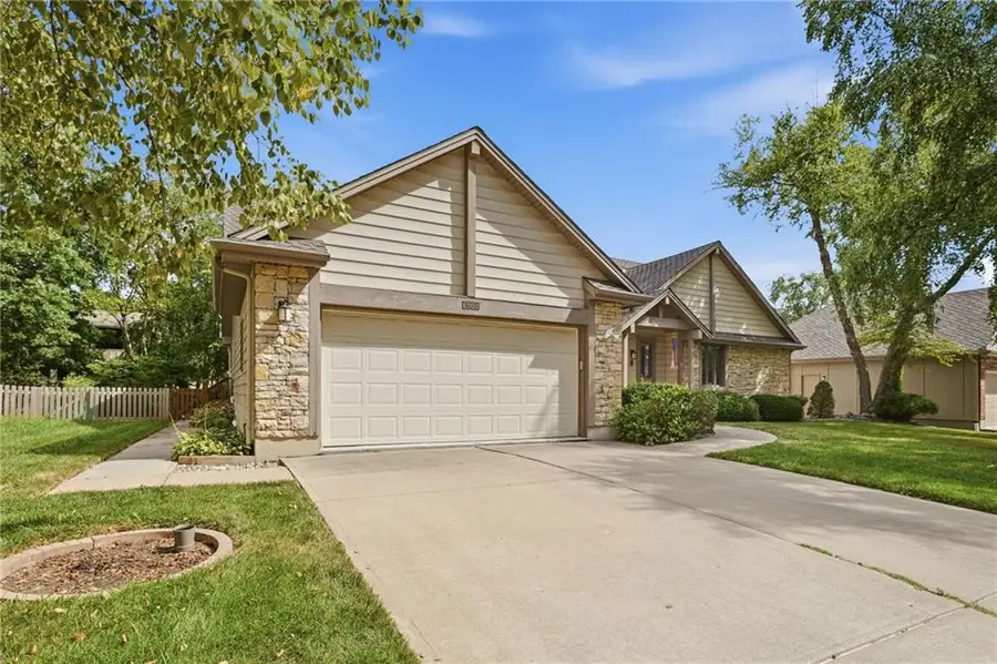 1633 NE Thames Drive, Lees Summit, MO 64086 - #2