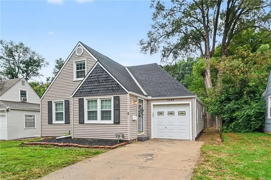 7826 Summit Street, Kansas City, MO 64114 - #3