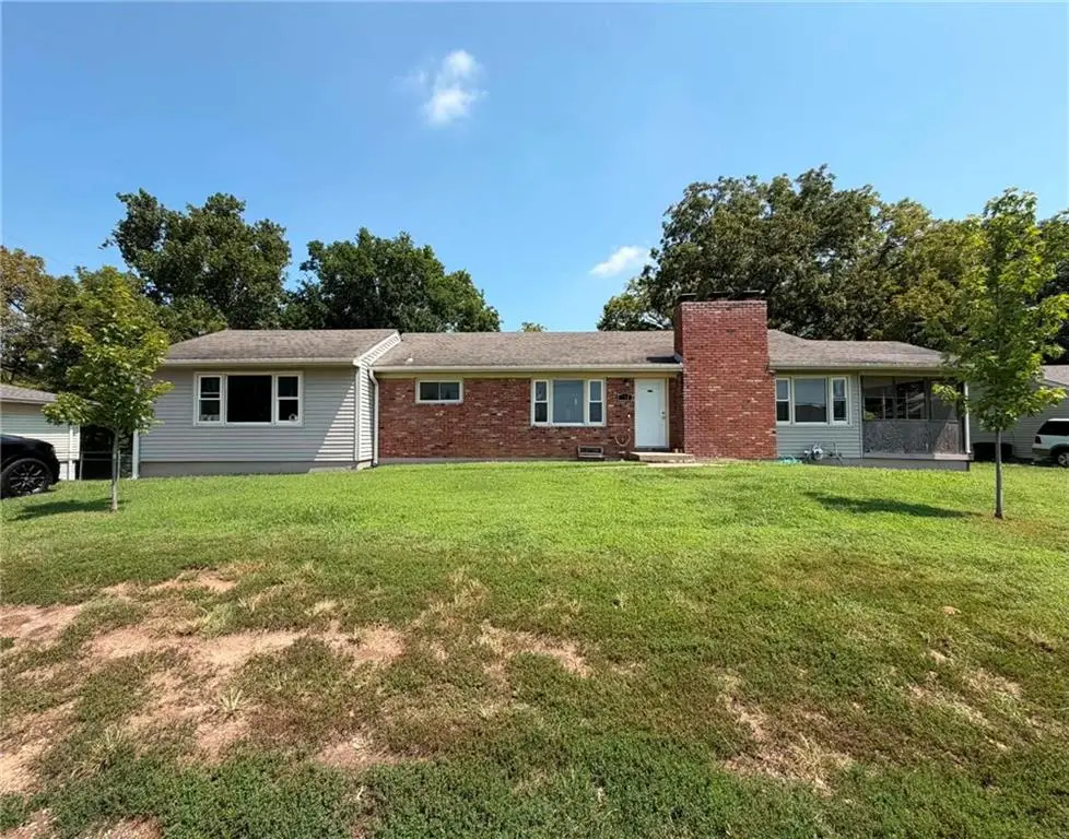 551 S Bluegrass Drive, Bonner Springs, KS 66012 - #1