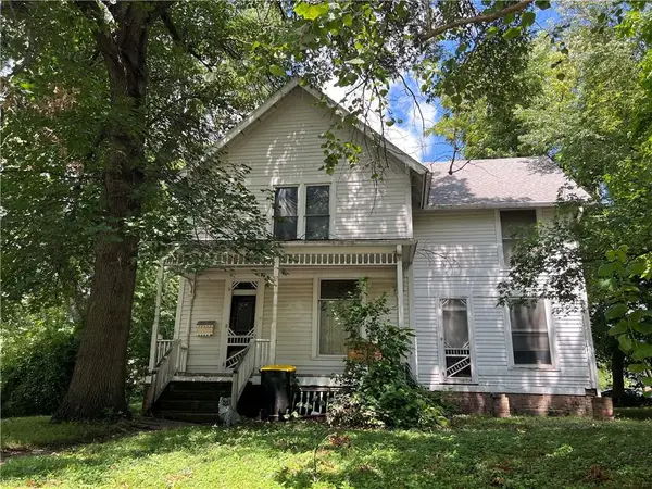 1207 W Chestnut Street, Savannah, MO 64485
