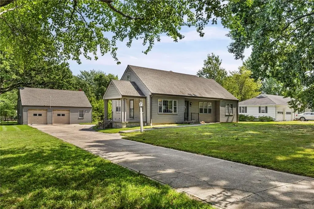 12811 10th Street, Grandview, MO 64030 - #1