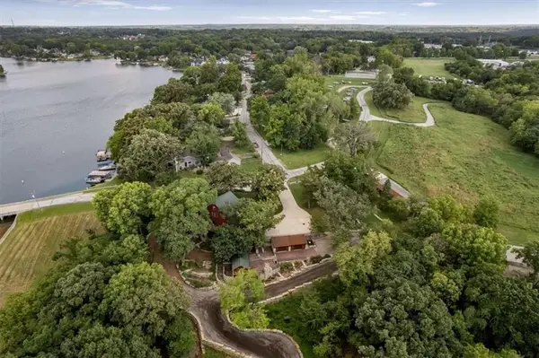 1 Anchor Drive, Lake Tapawingo, MO 64015