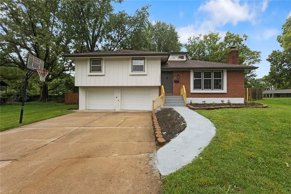 10805 E 65th Street, Raytown, MO 64133 - #1