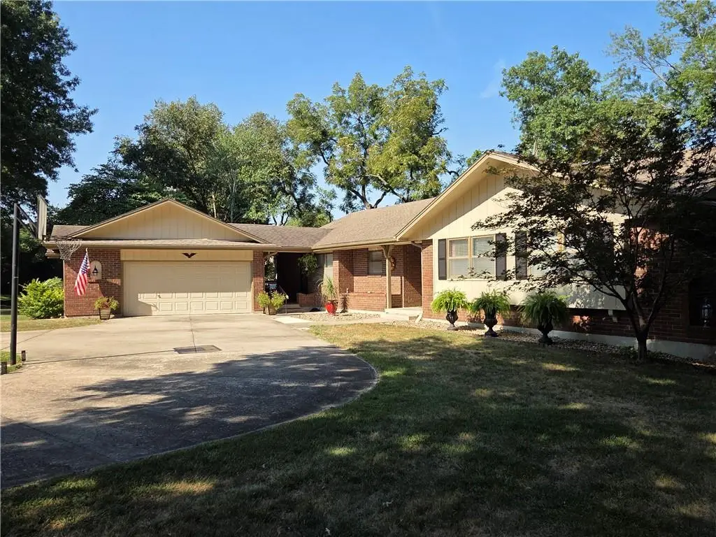 900 Holly Avenue, Harrisonville, MO 64701 - #1