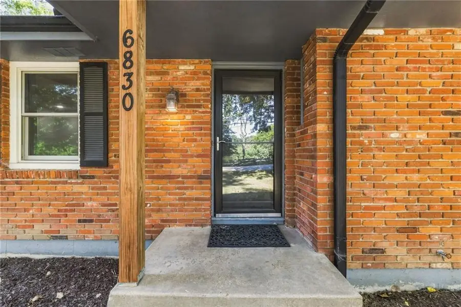 6830 NW Cross Road, Parkville, MO 64152 - #3