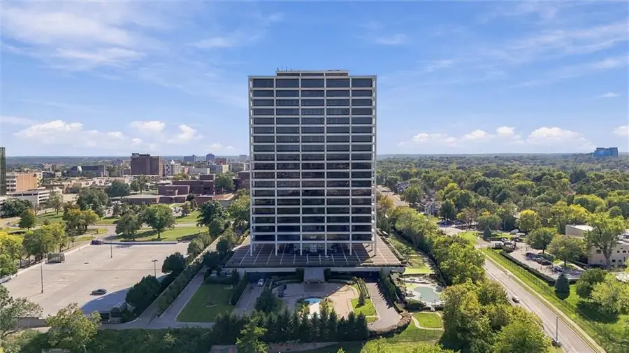700 W 31st #304 Street #304, Kansas City, MO 64108 - #3