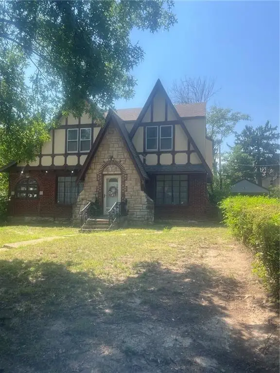 1201 W Gregory Boulevard, Kansas City, MO 64114
