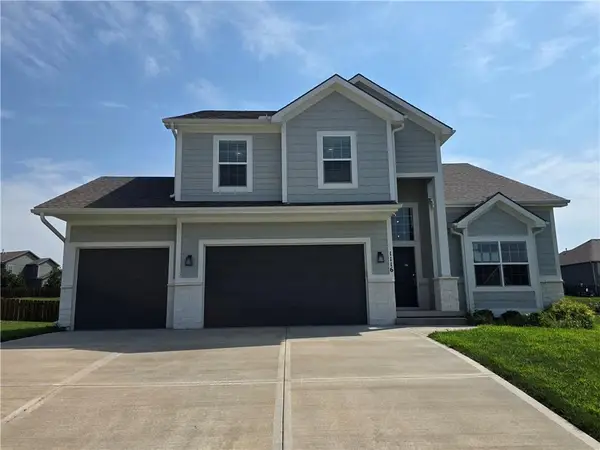 1116 SW Whispering Willow Way, Lee's Summit, MO 64064