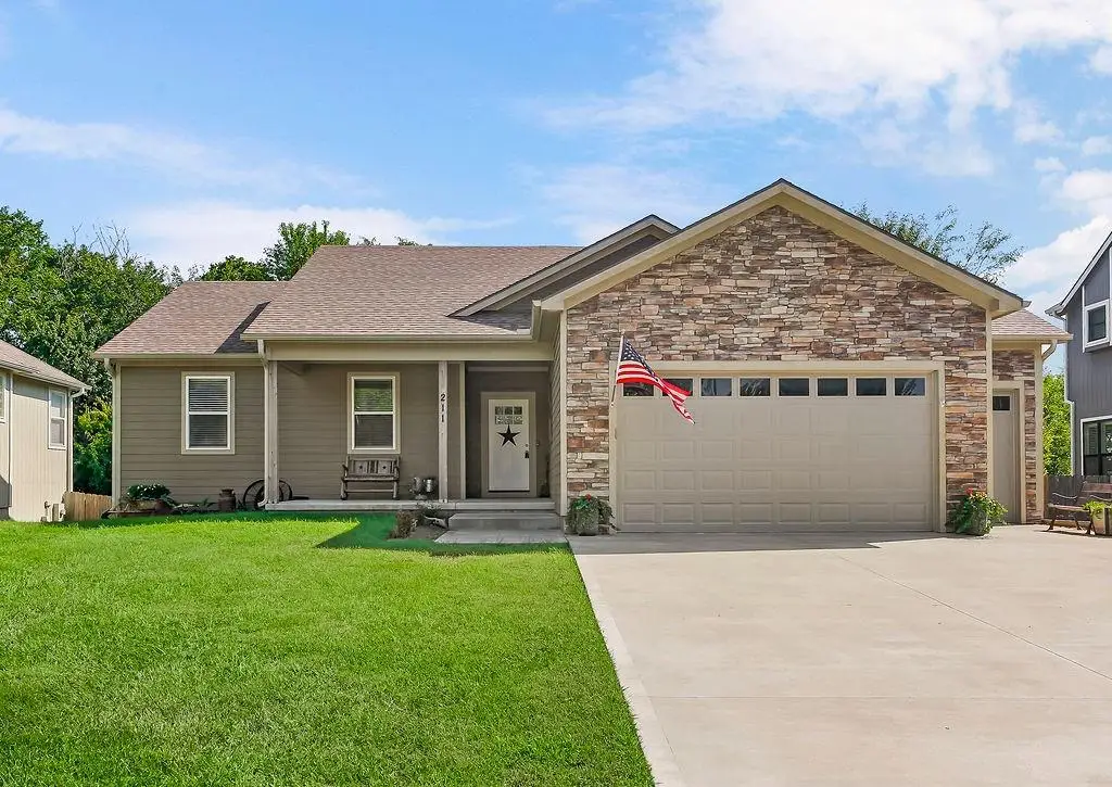 211 Hillside Drive, Baldwin City, KS 66006 - #1
