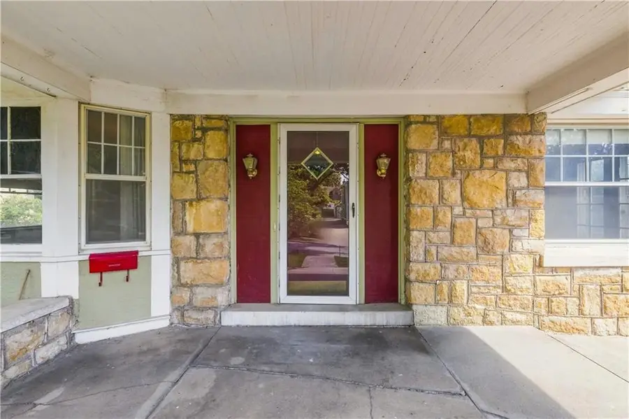 40 E 52nd Street, Kansas City, MO 64112 - #3