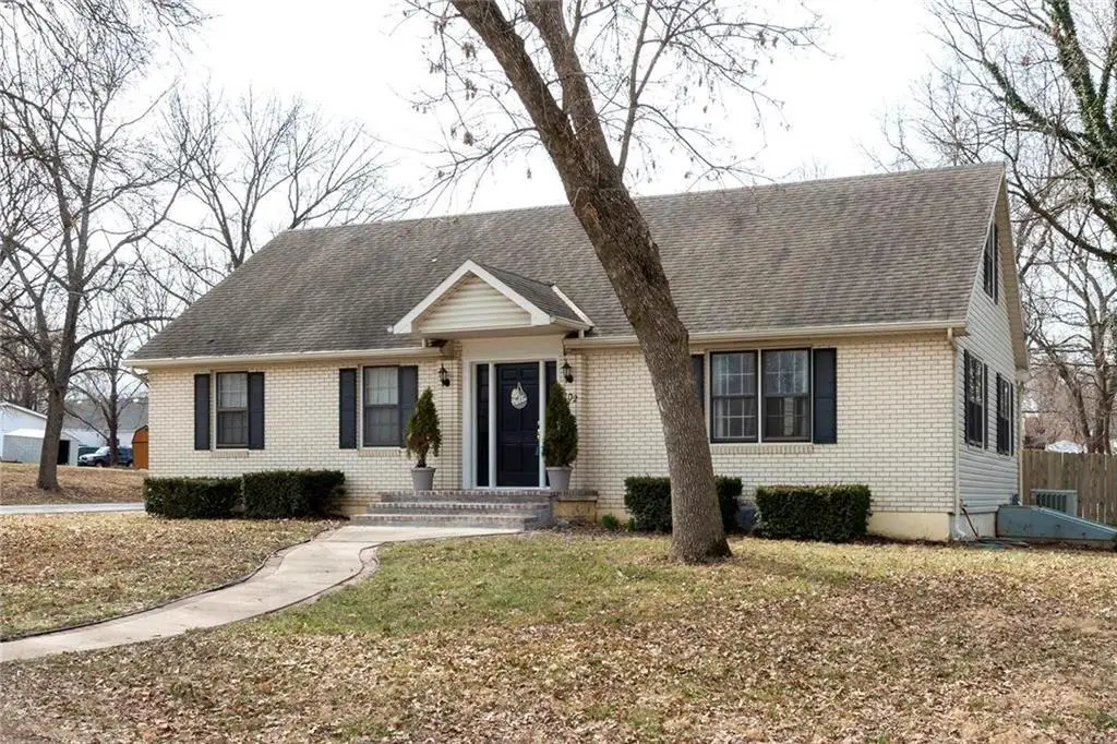 102 N Main Street, Tonganoxie, KS 66086 - #1
