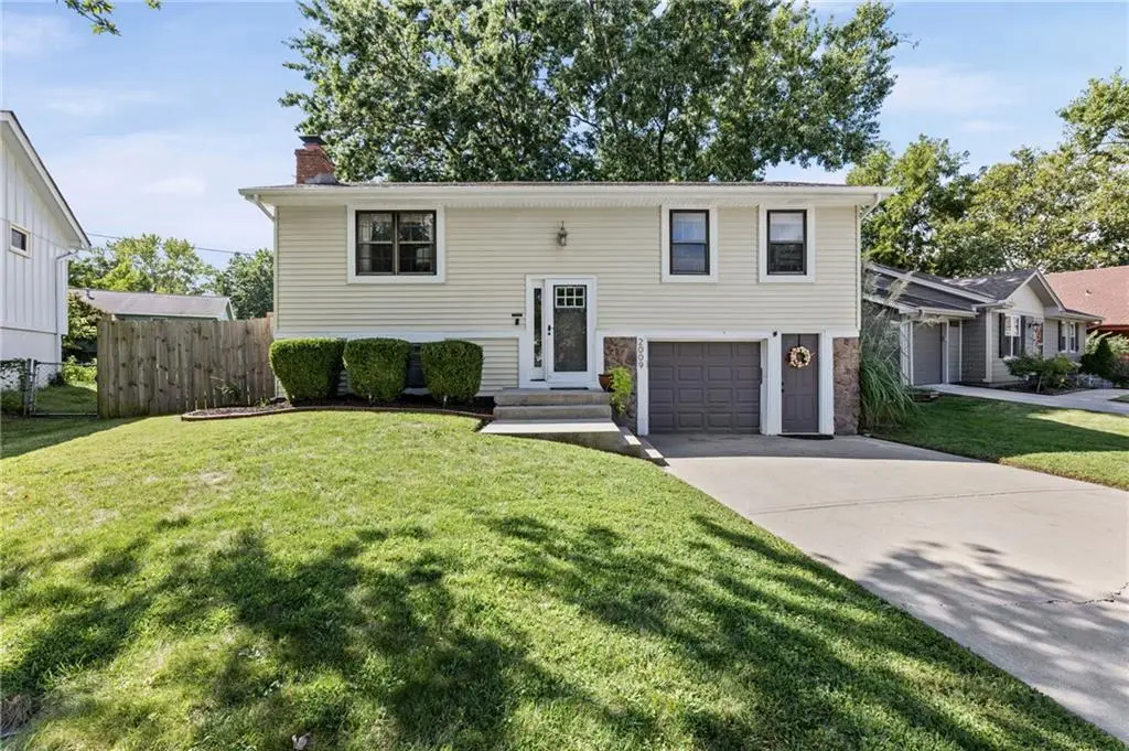 2009 E Arrowhead Drive, Olathe, KS 66062 - #1