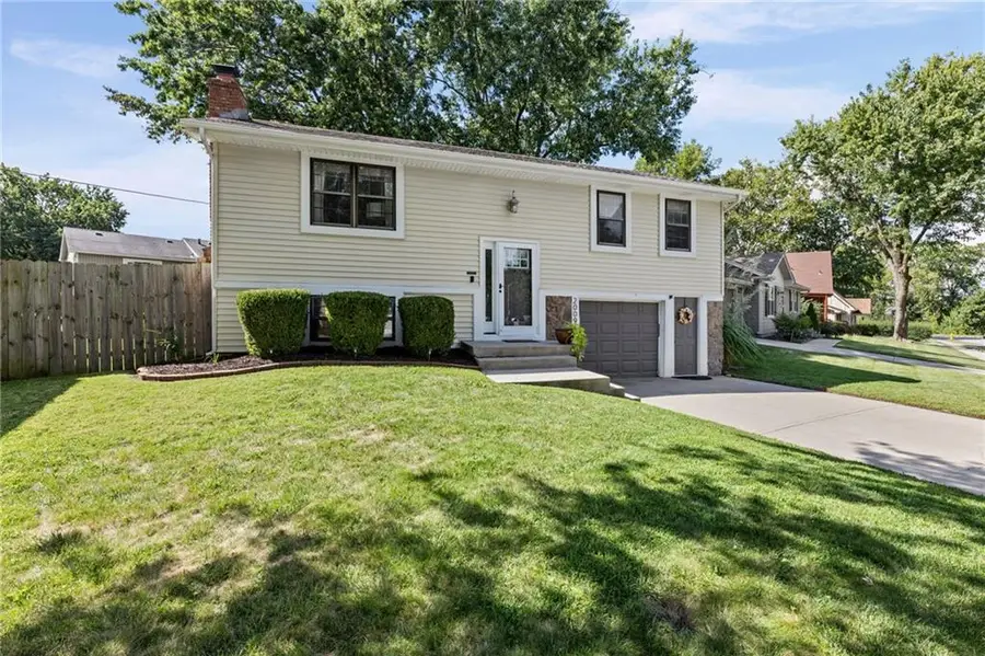 2009 E Arrowhead Drive, Olathe, KS 66062 - #2